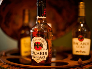 Recenze oblíbeného rumu Bacardi Oakheart Spiced Rum